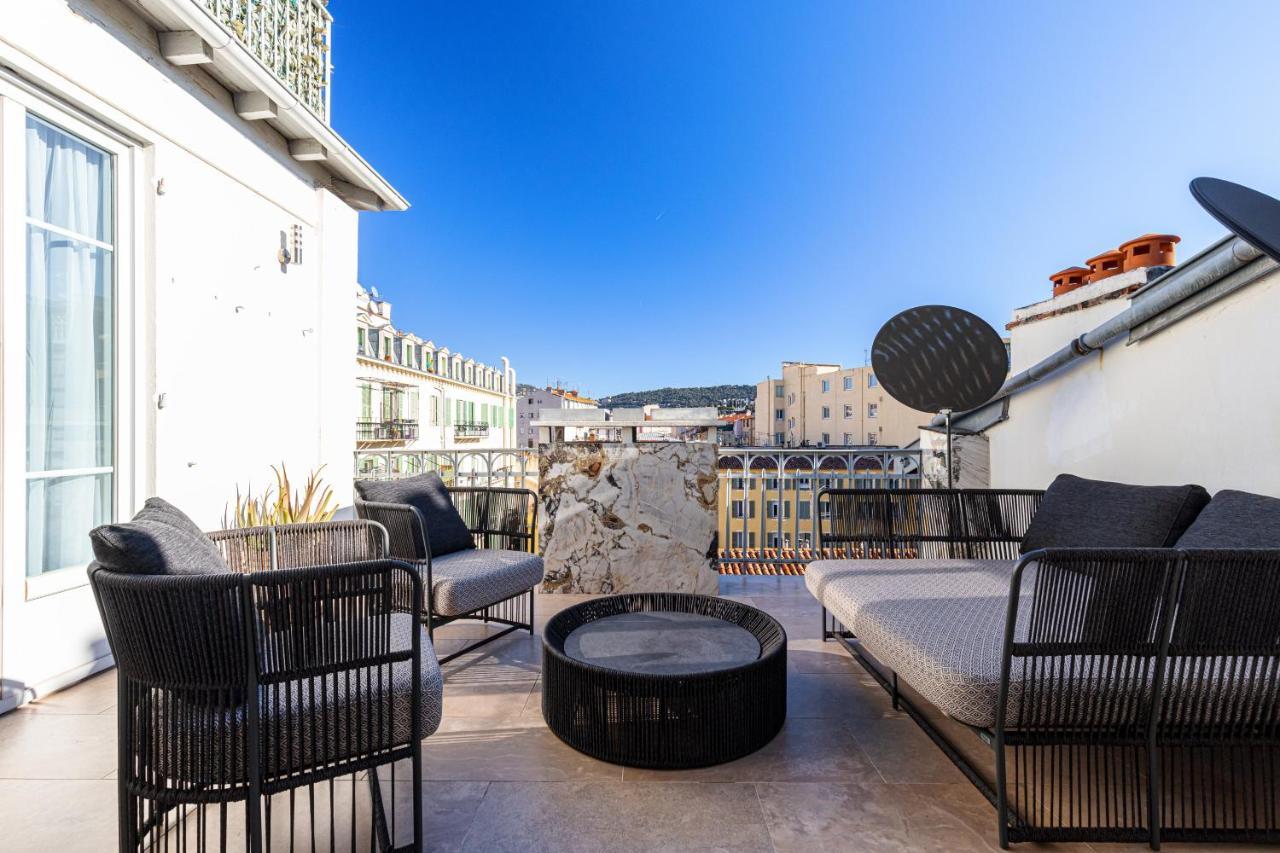 Le Dortoir Boutique Suites Hotel